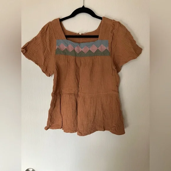 Entro Tan Blouse with Geometric Accents - Picture 2 of 8